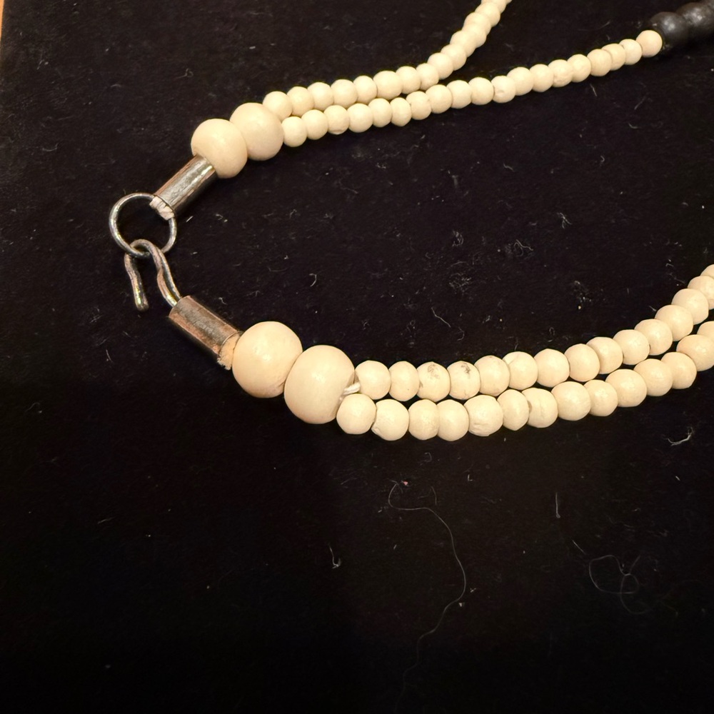 Black and Cream Beaded Necklace - Picture 9 of 11